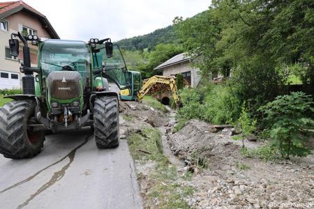 Včerajšnje močno neurje v Motniku (8)
